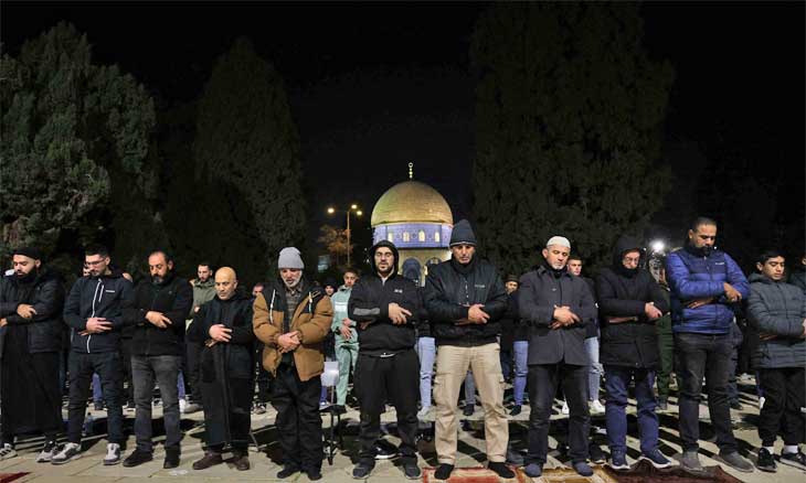 صلاة التراويح تعيد الروح لمساجد غزة المدمرة والتكبيرات تعلو فوق الركام