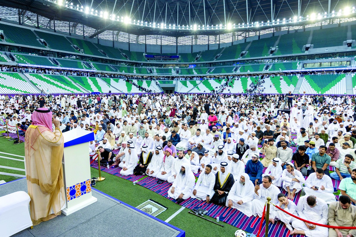 ‫ أنشطة عائلية وبرامج ترفيهية للأطفال.. الآلاف يؤدون صلاة الأضحى في «المدينة التعليمية»