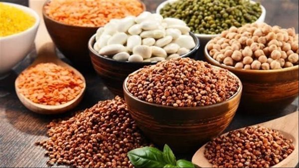 الصحة تكشف سبب آلام البطن بعد تناول البقوليات