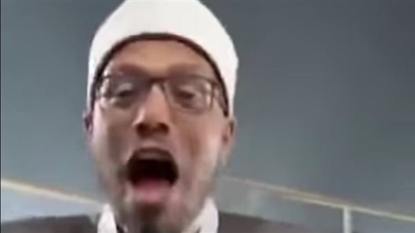 ادعى انتماءه لكلية القرآن الكريم، توضيح عاجل من الأزهر بشأن "شيخ" مدرجات الزمالك