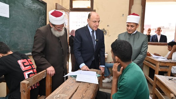محافظ الغربية يتفقد لجان امتحانات الشهادة الإعدادية الأزهرية بالغربية في أول أيامها.. ويؤكد: 13506 طلاب يؤدون الامتحانات داخل 179 لجنة بالمحافظة