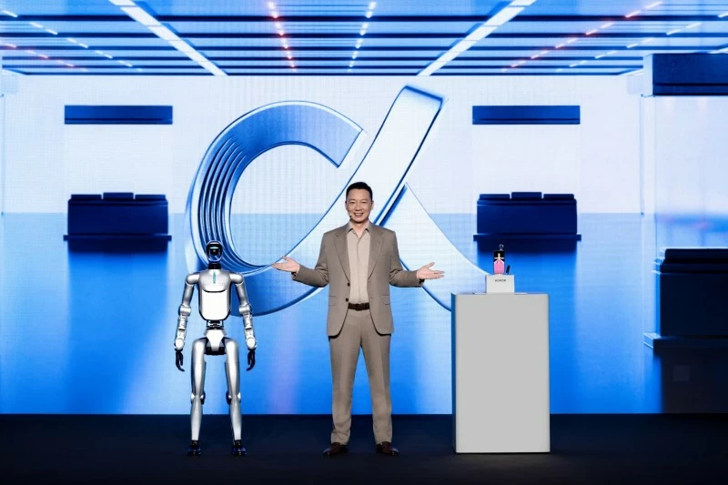 HONOR تعزّز رؤيتها للذكاء الاصطناعي في مؤتمر MWC 2026 من خلال الكشف عن أجهزتها روبوت فون وروبوت بشري وMagic V