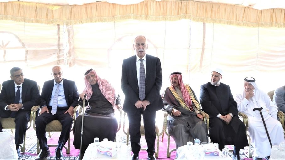 مندوبا عن الملك وولي العهد.. العيسوي يعزي عشيرة الزيادات وعباد وآل أبو أحمده
