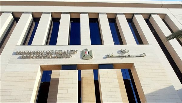 "الصحة" توضح إرشادات التعامل مع كبار السن من ضعاف السمع