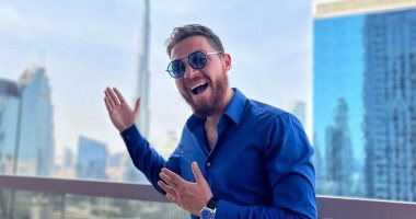 بعد أزمتها مع محمود حجازي.. رنا طارق تصل أمريكا لاستكمال علاج نجلها