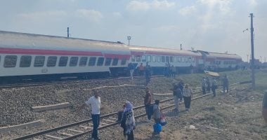 رفع عربتين من قطار كفر الزيات وجارٍ إعادة عربتين أخريين