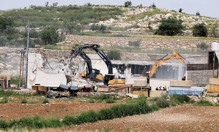 إسرائيل تهدم منازل ومنشآت فلسطينية في القدس والخليل- (فيديوهات)