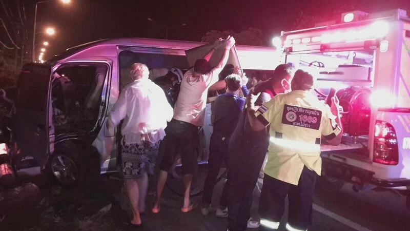 مصرع سائحة روسية وإصابة 11 في حادث مأساوي ببوكيت