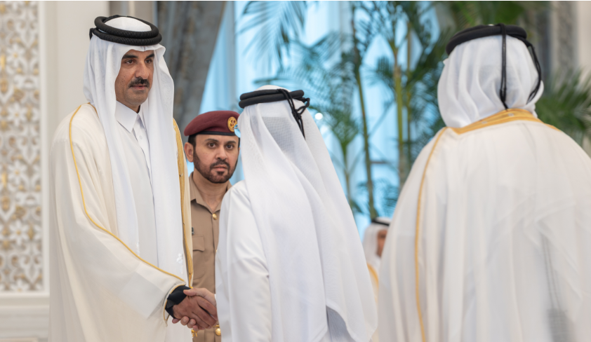 وفاة الشيخ حمد بن خليفة آل ثاني.. أمير قطر يستقبل المعزين