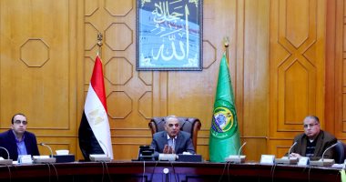 محافظ الإسماعيلية يتابع معدلات الأداء بملف المتغيرات المكانية والبنية المعلوماتية