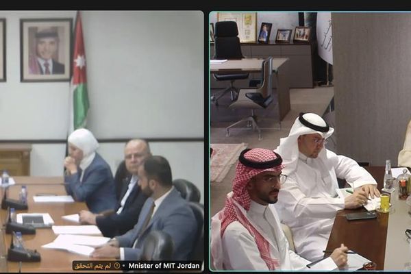 وزير الصناعة والثروة المعدنية يبحث تعزيز التكامل الصناعي مع المملكة الأردنية