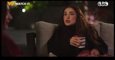 مسلسل حد أقصى الحلقة 8.. روجينا تحاول إقناع عميل بشراء فيلا من الشركة