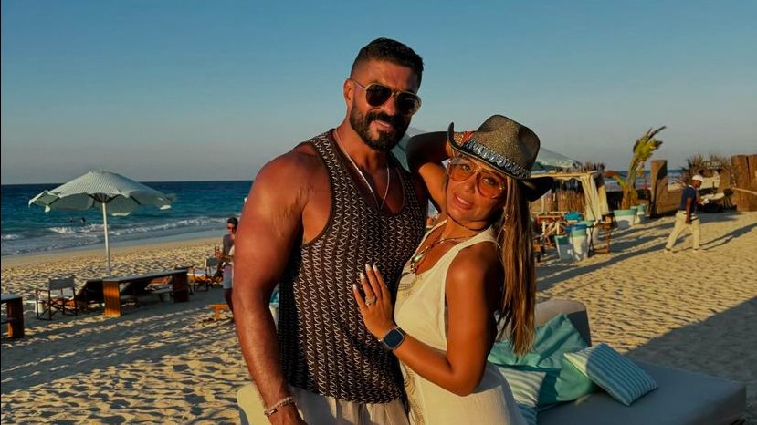 زوجة خالد سليم تخطف الأنظار رفقة زوجها
