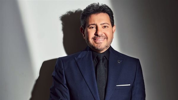 حالته تتحسن ببطء، مصدر مقرب من هاني شاكر يكشف آخر تطورات حالته الصحية
