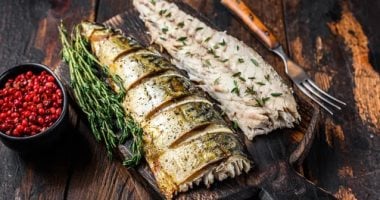 منيو فطار 3 رمضان.. طريقة عمل سمك فى الفرن مع سلطة خضراء