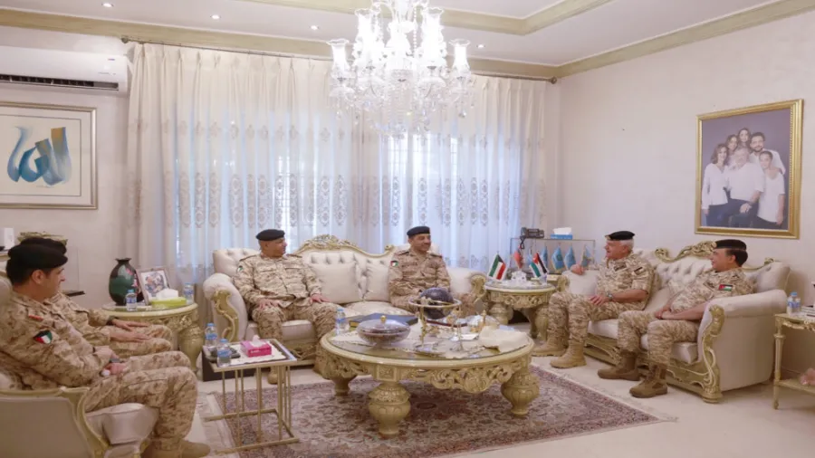 الحنيطي ونظيره الكويتي يبحثان تعزيز التعاون العسكري والدفاعي