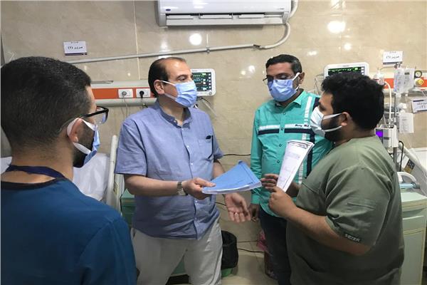 نائب وزير الصحة يجري جولة تفقدية مفاجئة بمنشآت طبية في القاهرة