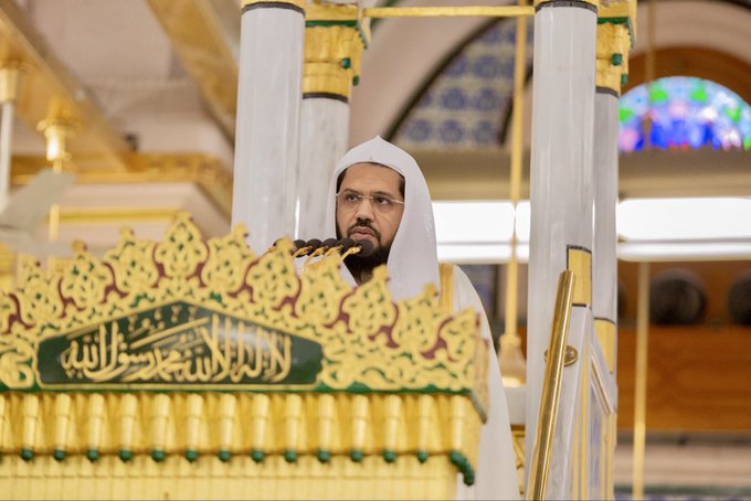 خطيب المسجد النبوي: شهركم الكريم قد دنت ساعات رحيل...