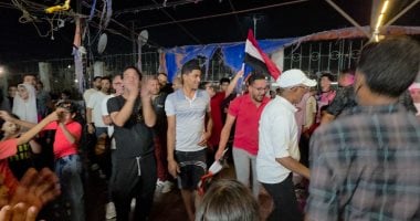 السمسمية والشماريخ تشعلان احتفالات الإسماعيلية بتأهل مصر لدور الـ16