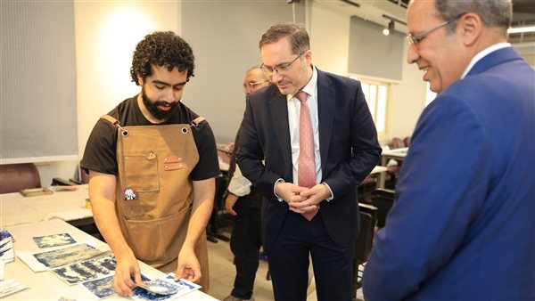 السفير البريطاني بالقاهرة: نحرص على تطوير وتعزيز الشراكات التعليمية مع مصر