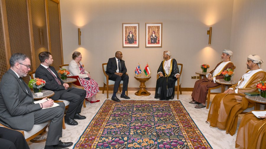 وزير الخارجية يبحث مع نائب رئيس الوزراء البريطاني سبل تعزيز قنوات الحوار والحلول الدبلوماسية - صحيفة وهج الخليج الإلكترونية