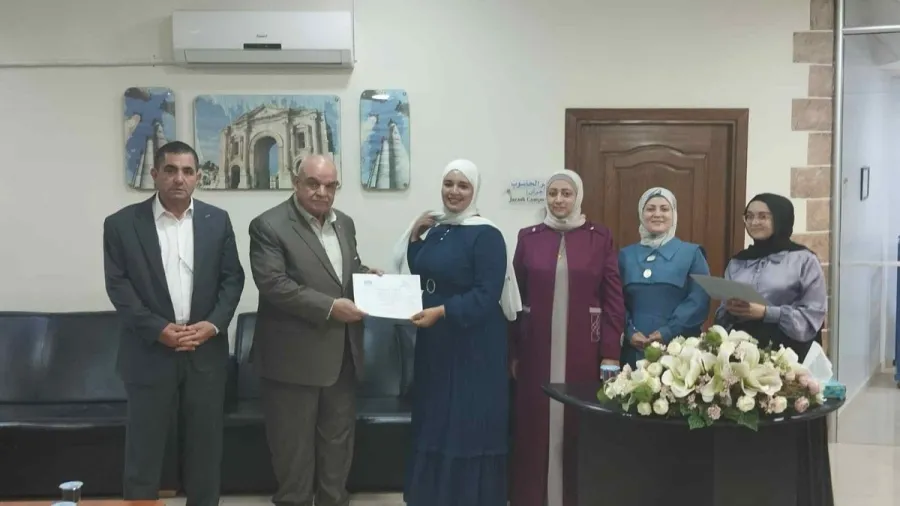 تخريج المشاركين بدورة التحليل الإحصائي في "تجارة إربد"
