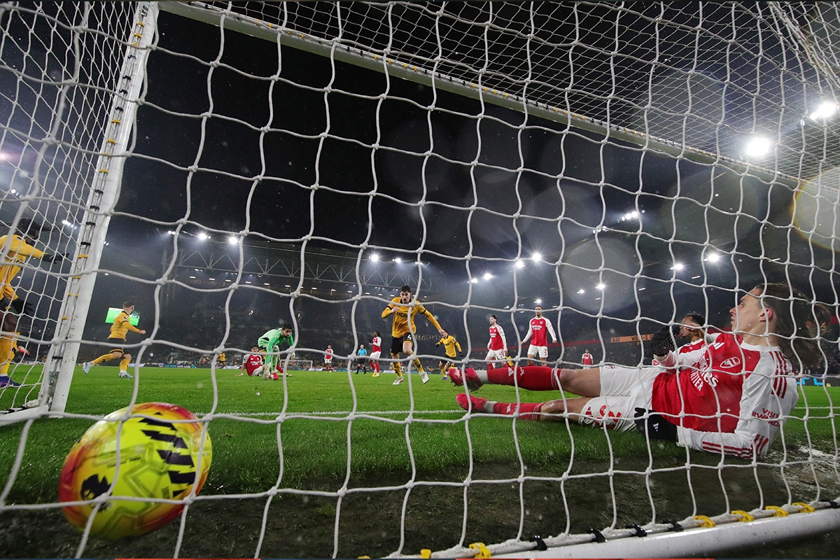 الدوري الإنكليزي.. «أرسنال» يهدر نقطتين ثمينتين بتعادله «2-2» مع «ولفرهامبتون» مُتذيل الترتيب