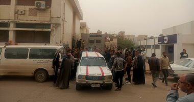 أهالى ضحايا حادث المنوفية ينتظرون جثـامين ذويهم أمام المستشفى