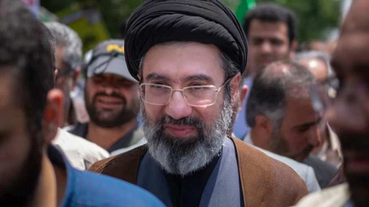 "نيويورك تايمز": مجتبى خامنئي أصيب بقدميه في أول أيام الحرب