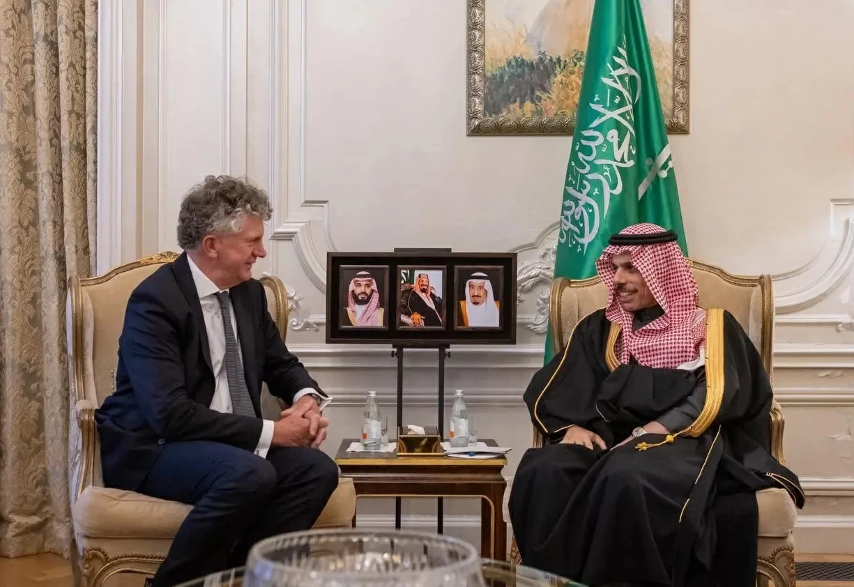 وزير الخارجية يلتقي مستشار الأمن القومي البريطاني