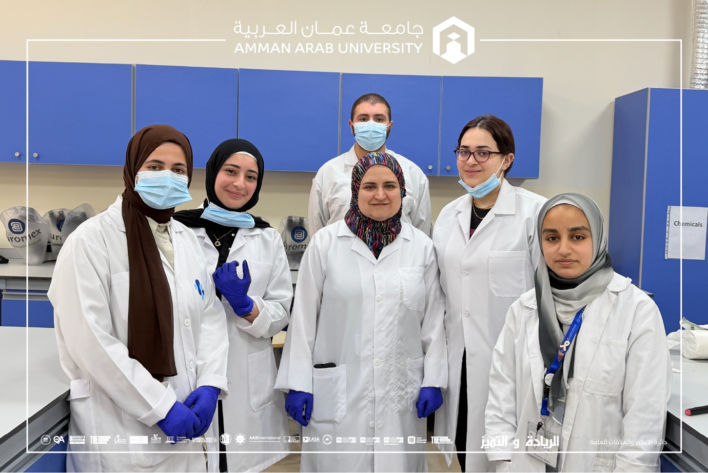 كلية الصيدلة في عمان العربية تنظم ورشة عمل تطبيقية في أساسيات العمل المخبري في الأحياء الدقيقة