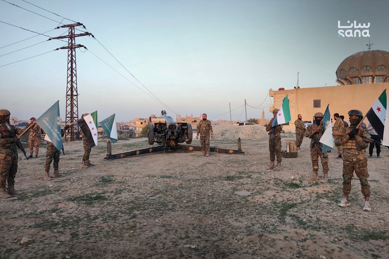 وحدات من الجيش العربي السوري في دير الزور تطلق مدفع رمضان إيذاناً بدخول موعد الإفطار
