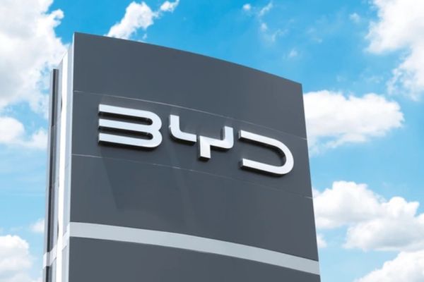 BYD تفاجئ سوق السيارات الكهربائية ببطارية تُشحَن خلال دقائق