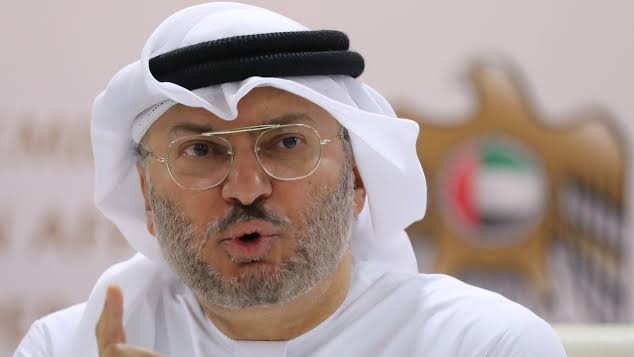 قرقاش: إيران تستهدف المنشآت المدنية في الإمارات وليس القواعد الأمريكية