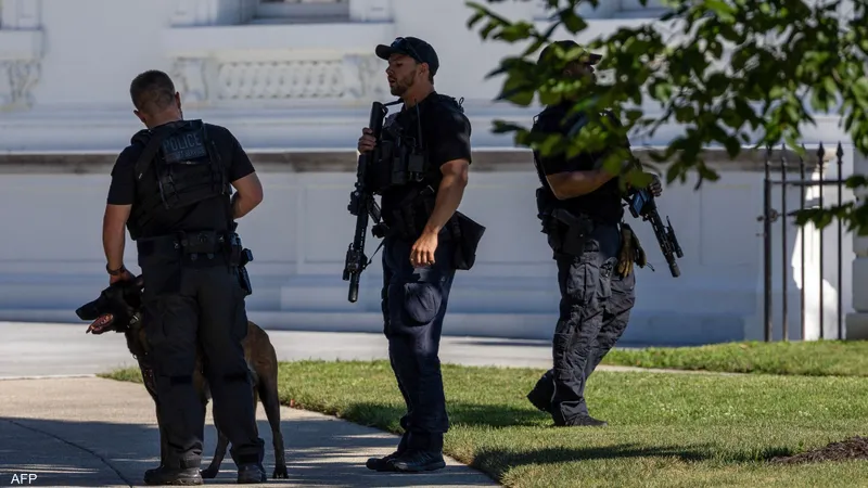 إطلاق النار على مسلح اقتحم مقرّ ترامب!