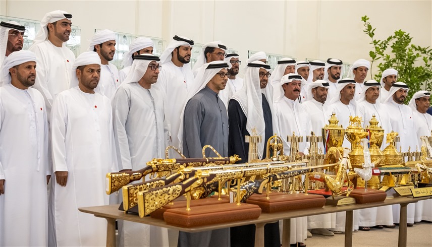 رئيس الدولة يستقبل فريق هجن الرئاسة