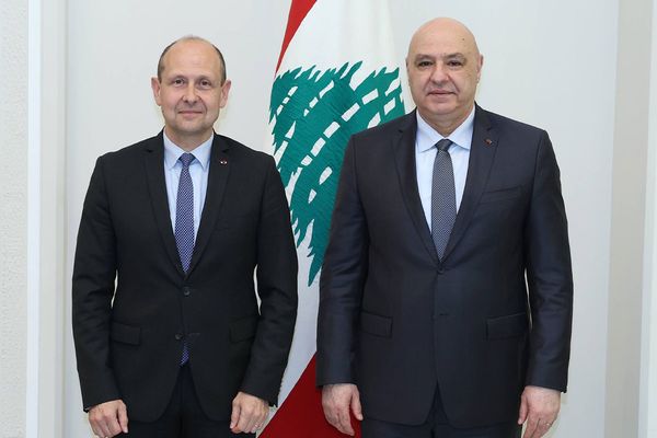 الرئيس اللبناني يبحث مع مسؤول فرنسي تطورات الجنوب والخروقات الإسرائيلية