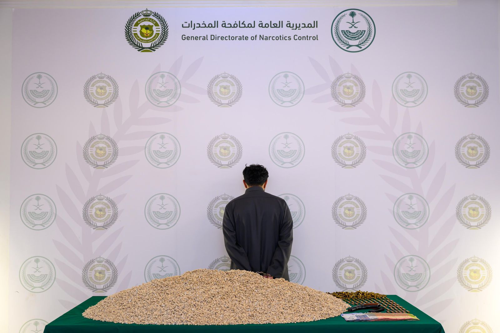 مخبأة في ألواح ورق مقوى.. ضبط 845,087 قرصًا من الإمفيتامين المخدر بالمنطقة الشرقية