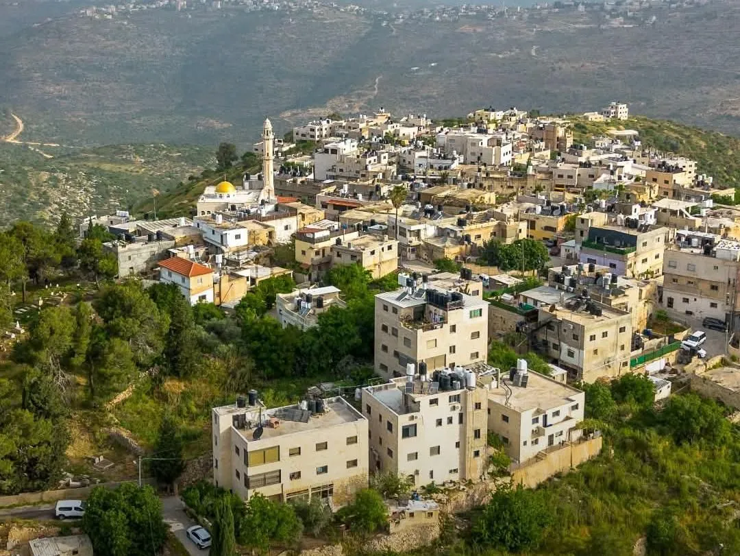 اللجنة الرئاسية للمساعدات تنفذ حملة "معاً نضحي" في بلدات عطارة وبني زيد الغربية شمال رام الله