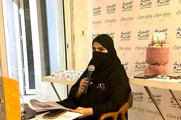 “المرأة في الأدب العربي”.. نوف الرويسان تقود حوارًا ثقافيًا ثريًا يعيد قراءة الصوت النسائي عبر العصور