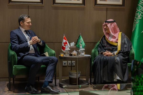 وزير الاستثمار يستقبل وزير الذكاء الاصطناعي والابتكار الرقمي الكندي