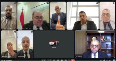 سفير مصر بالسعودية يجتمع مع بعض رموز الجالية في المملكة للإطمئنان على أحوالهم