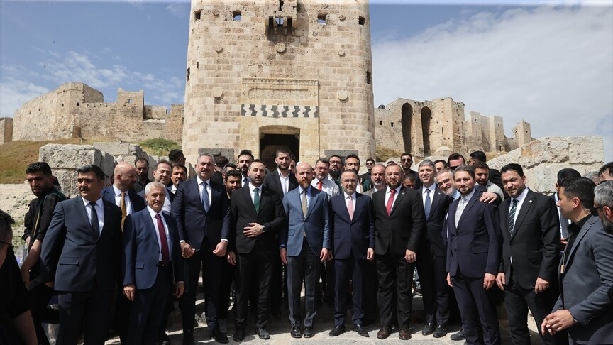 على رأسه ابن أردوغان .. وفد تركي يجري جولة في حلب