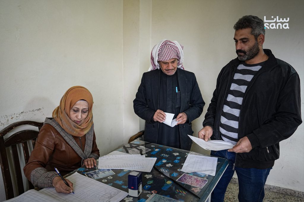 مشروع “القرض الحسن” يموّل أسمدة 2000 مزارع في الغاب بريف حماة