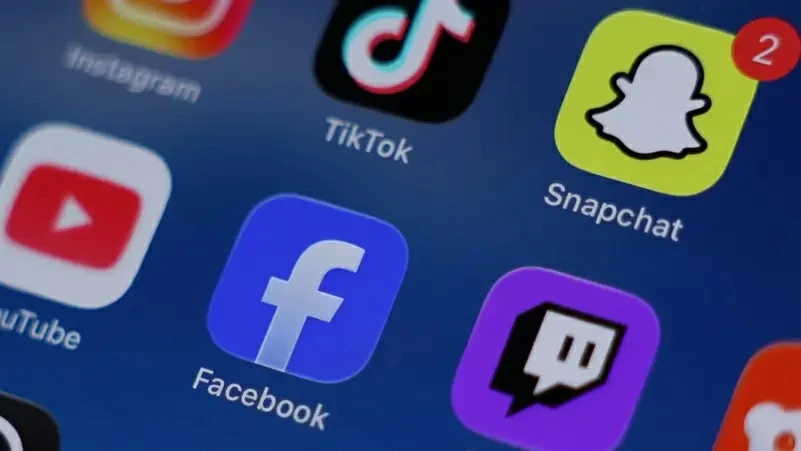 عاجل | بسبب إدمان الطلاب.. «يوتيوب» و «سناب شات» و «تيك توك» تدفع تعويضات مالية للمدارس