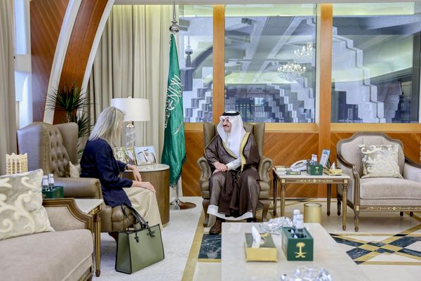 أمير المنطقة الشرقية يستقبل سفيرة الجمهورية الهيلينية