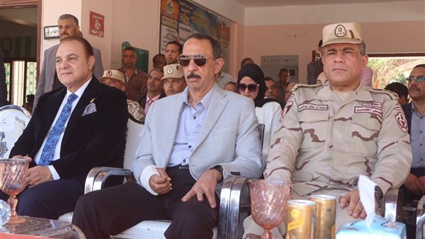 بالتزامن مع احتفالات العيد القومي..محافظ سوهاج يشهد عدد من الأنشطة والفعاليات بمدرسة سوهاج الثانوية الزخرفية العسكرية