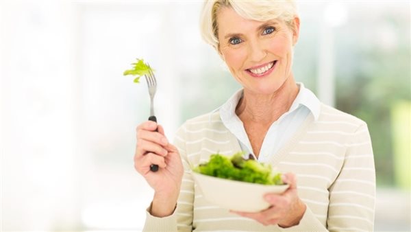 ما تأثير الصيام على النساء بعد انقطاع الطمث ؟ أخصائية تغذية توضح