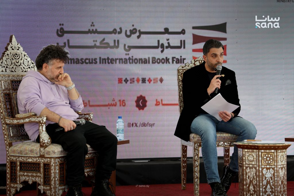 “اللغة خارج المكان”: ندوة حوارية في معرض دمشق الدولي للكتاب حول اللغة والهوية وتجربة الاغترا