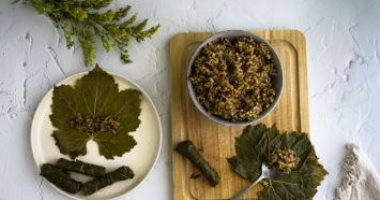 فطار 13 رمضان.. طريقة عمل محشى ورق العنب باللحم المفروم مع شوربة خضار